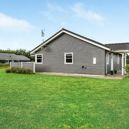 3 Bedroom Lovely In Hemmet Holiday home